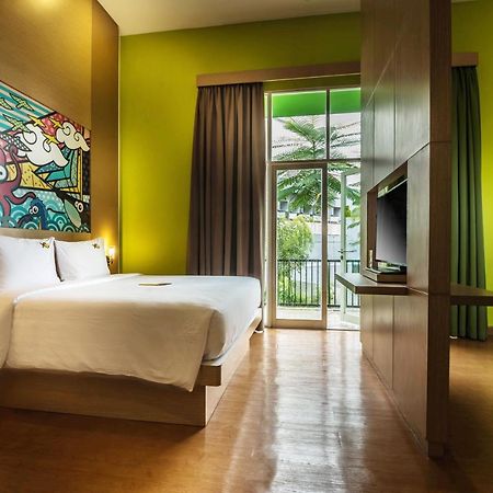 Maxonehotels At Resort Makassar Eksteriør bilde
